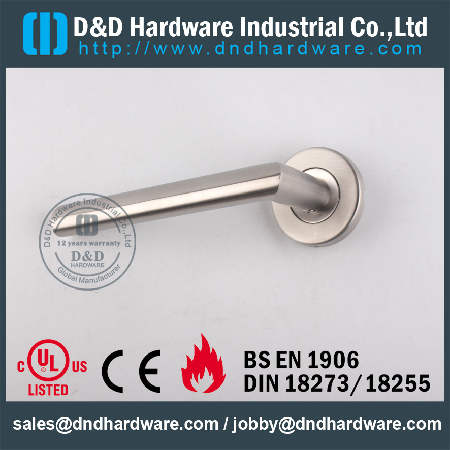 D & D Hardware-alça de tubo de porta de madeira para a Europa DDTH026