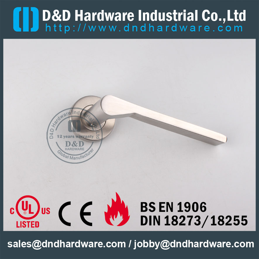 D & D Hardware-CE Tuas Penilai Pintu menangani DDTH022