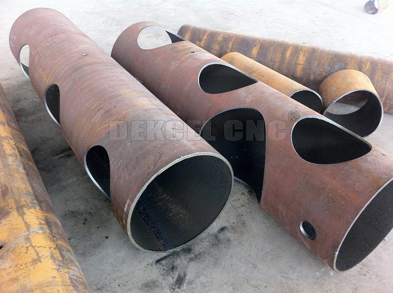 metal la muestra del corte del tubo por la maquinaria del cortador del plasma del dekcel