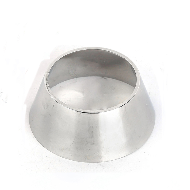 Сантехническая труба из нержавеющей стали.