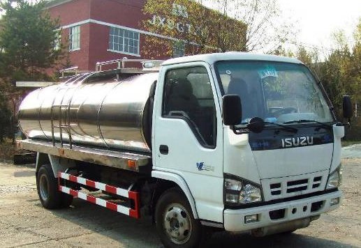 Carro 4x2 del depósito de leche del acero inoxidable de ISUZU 4M3 4000 litros de la leche del transporte de carro de petrolero 4tons