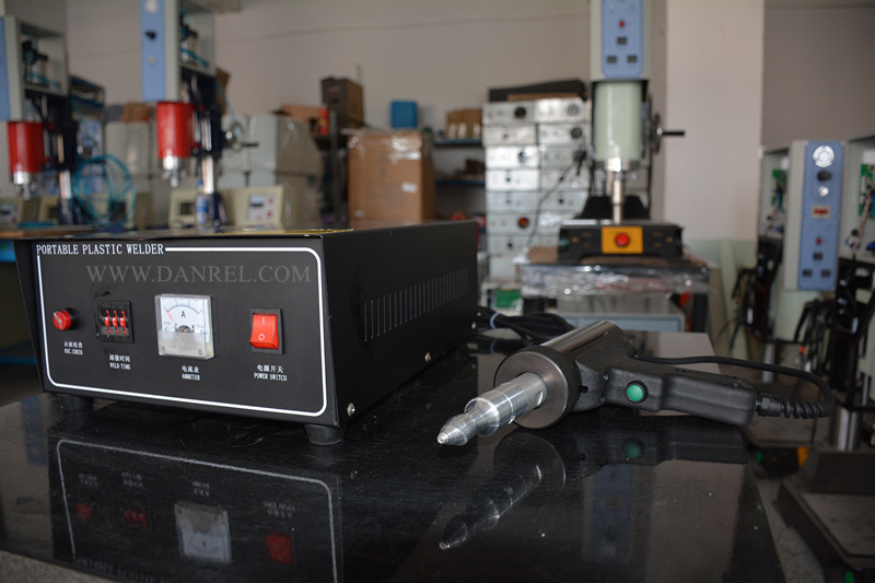 28KHz 300W Portable Ultrasonic Spot Welding Machine