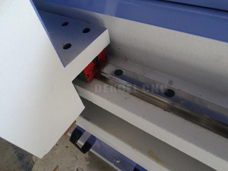 carriles de gu&iacute;a de la m&aacute;quina de grabado de madera del CNC