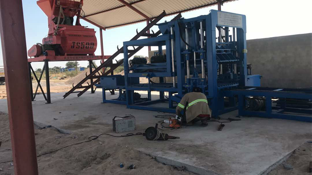 纳米比亚QTY6-15 block machine in Namibia (15)