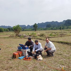 Resistivity Imaging Tomograph trabalhando no Laos