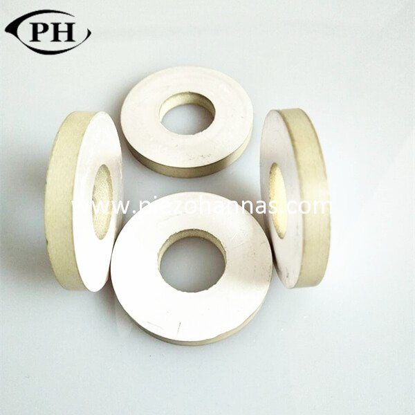 Hasta y recién llegados al reloj en el transductor piezoeléctrico Industria