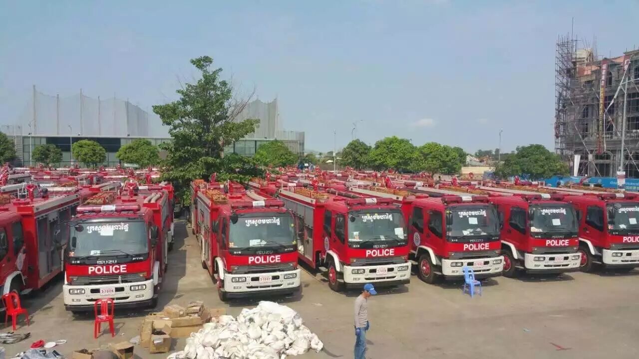 ISUZU que exporta el fuego truck.jpg