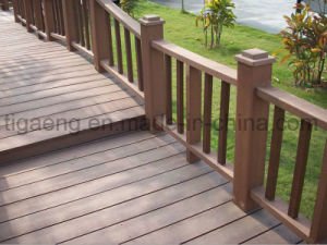 Suelo c&oacute;modo descalzo ULTRAVIOLETA anti de gama alta de la terraza de DIY WPC
