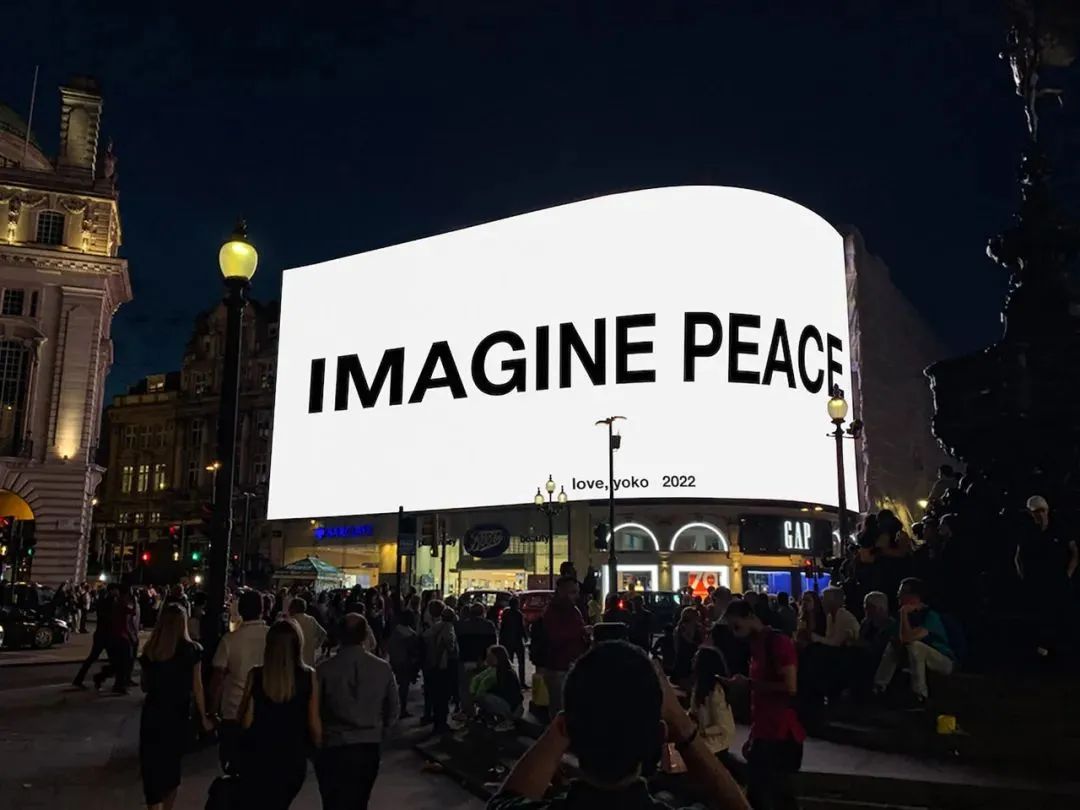 LED-Bildschirm Imagine Frieden in London, UK