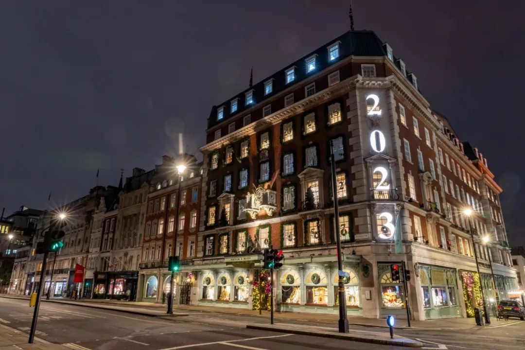 London, Großbritannien – Fortnum&Mason Windows of Wonder 