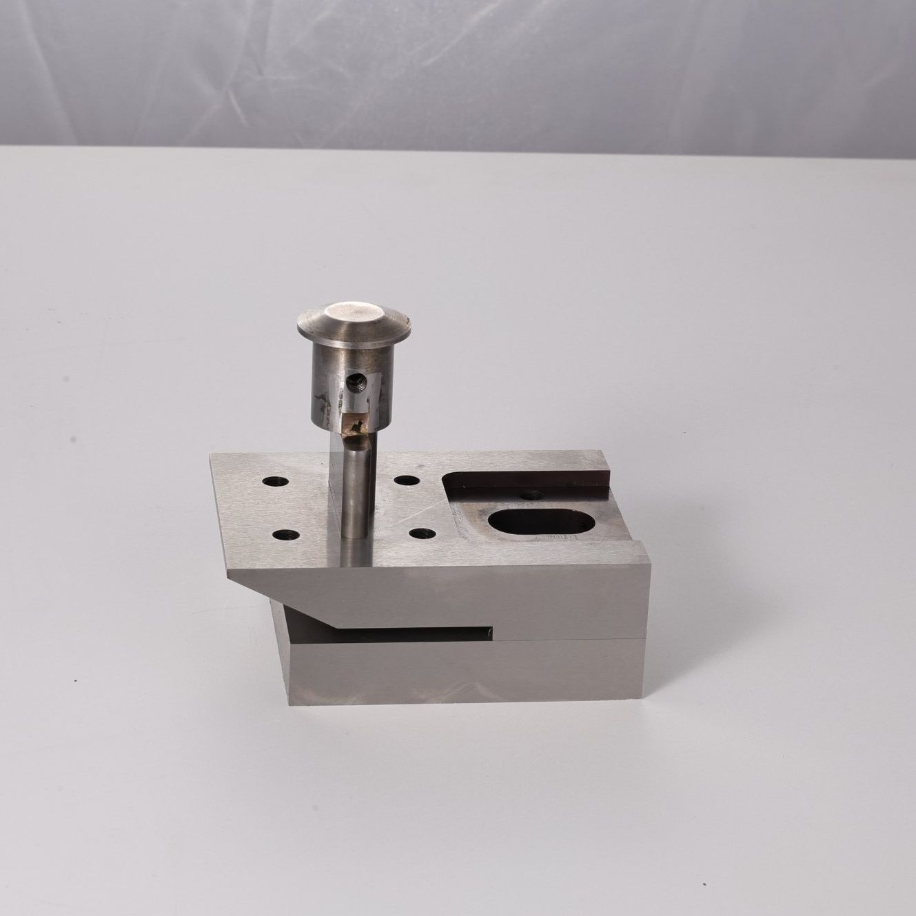 用于袋孔冲压的精密冲压工具——经久耐用、便于开启包装的冲压模具