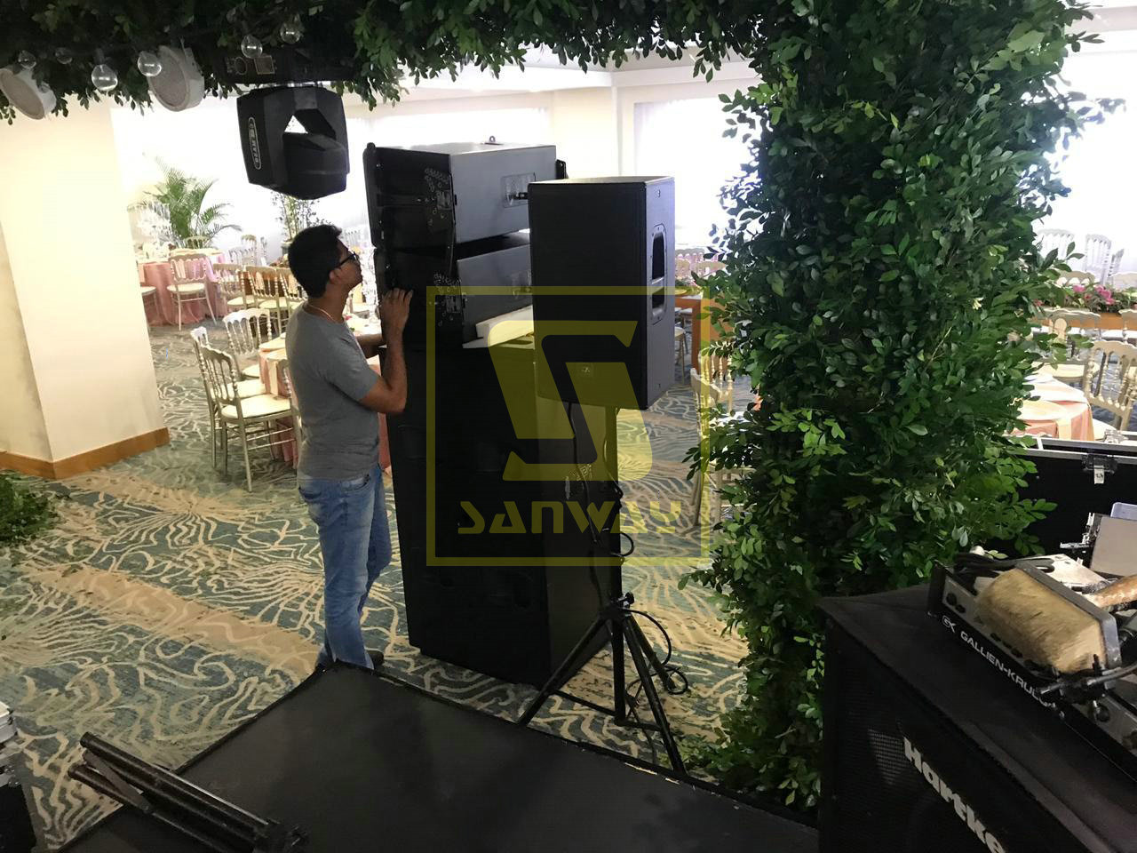 La matriz de líneas Sanway GEO S1210 y el subwoofer RS18 suministraron el evento de 500 personas