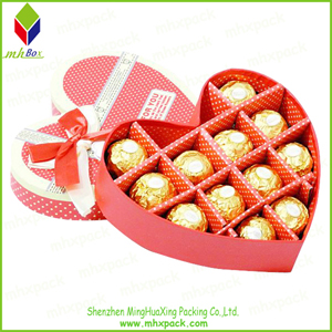 心形的情人节巧克力礼品包装纸盒