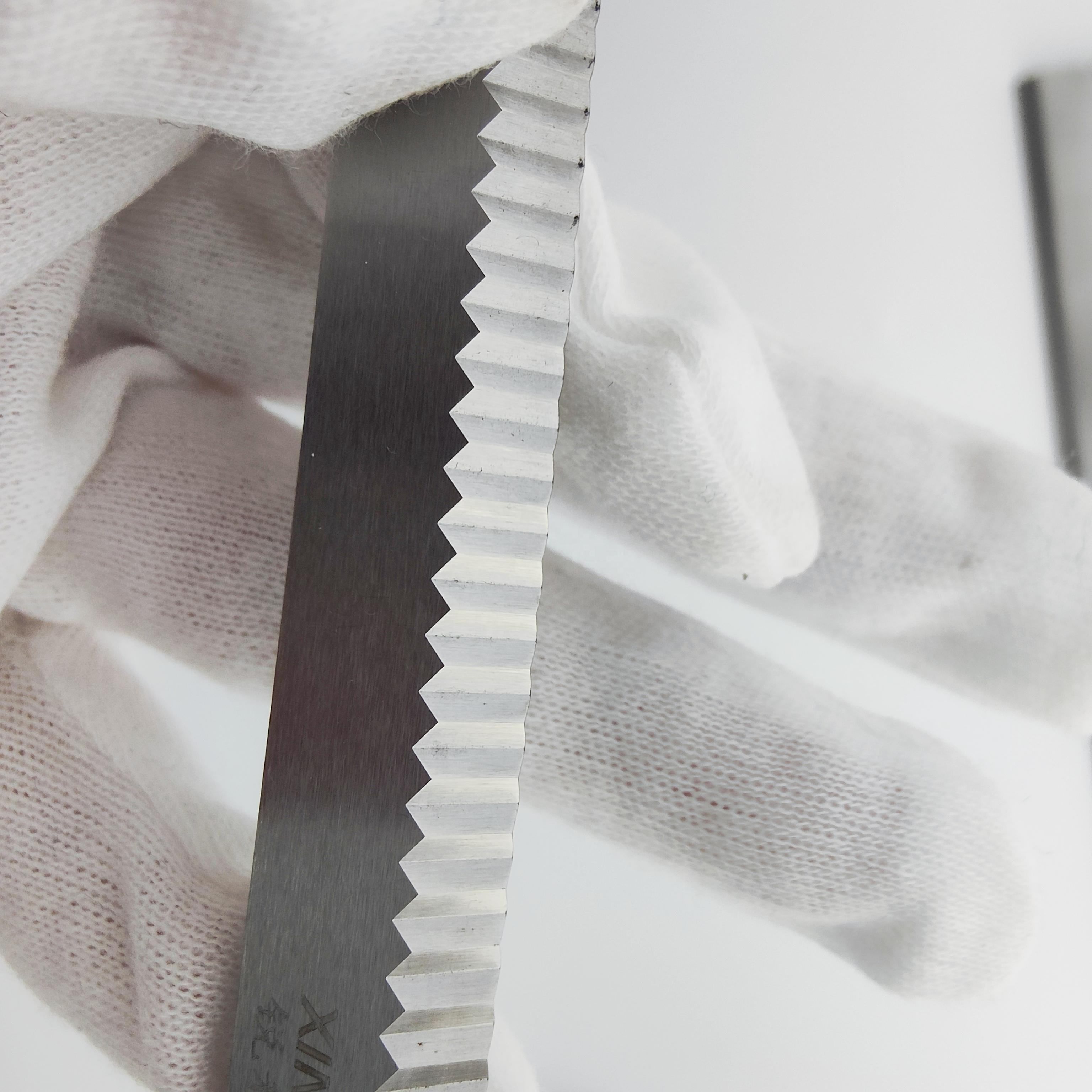 Long Serrated Blades That Can Be Customized for Food Processing and Packagin
