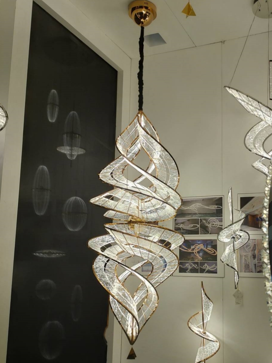 Дизайн Inspration Artwork Изящная акриловая металлическая люстра для вестибюля виллы (MD9006A-6A)