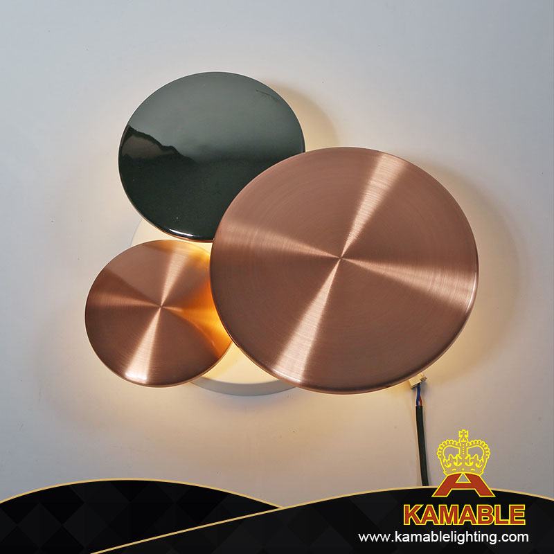 Мода светодиодный современный простой металлический настенный светильник с круглыми точками (KH88015/3)