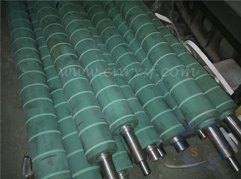 Bag making machine use spring slotted rubber roller