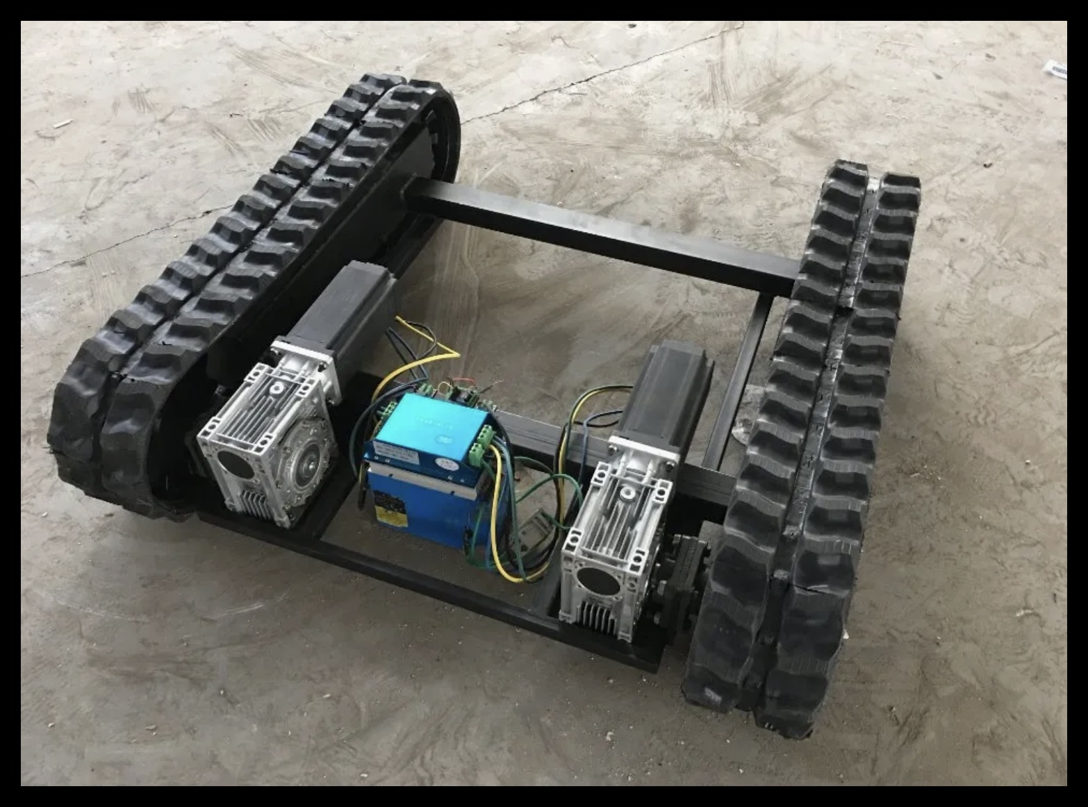 Remote Control Stair Climbing Robot High Speed Ugv Crawler Chassis Large Tracked Vehicle Rubber Tracked Crawler Platform
