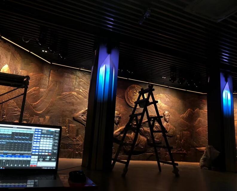 ¿Cómo mantener el foco del reflector elipsoidal LED?