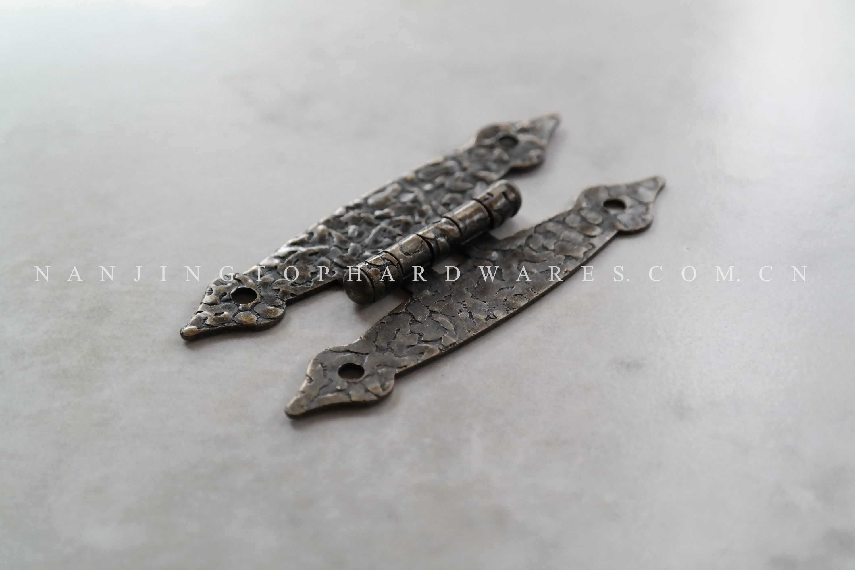 Butterfly Type Hinge