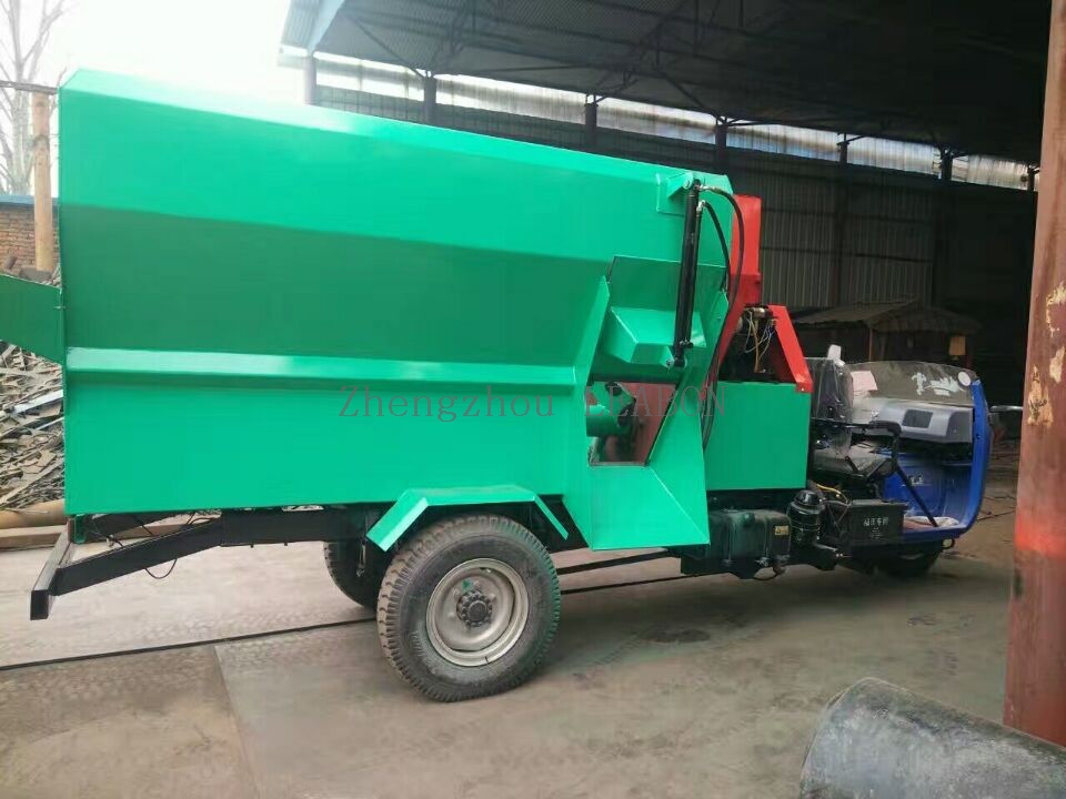 Hot selling Vehicle-mounted TMR Feed Mixer 