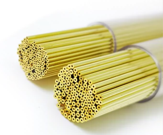 tubo de lat&oacute;n