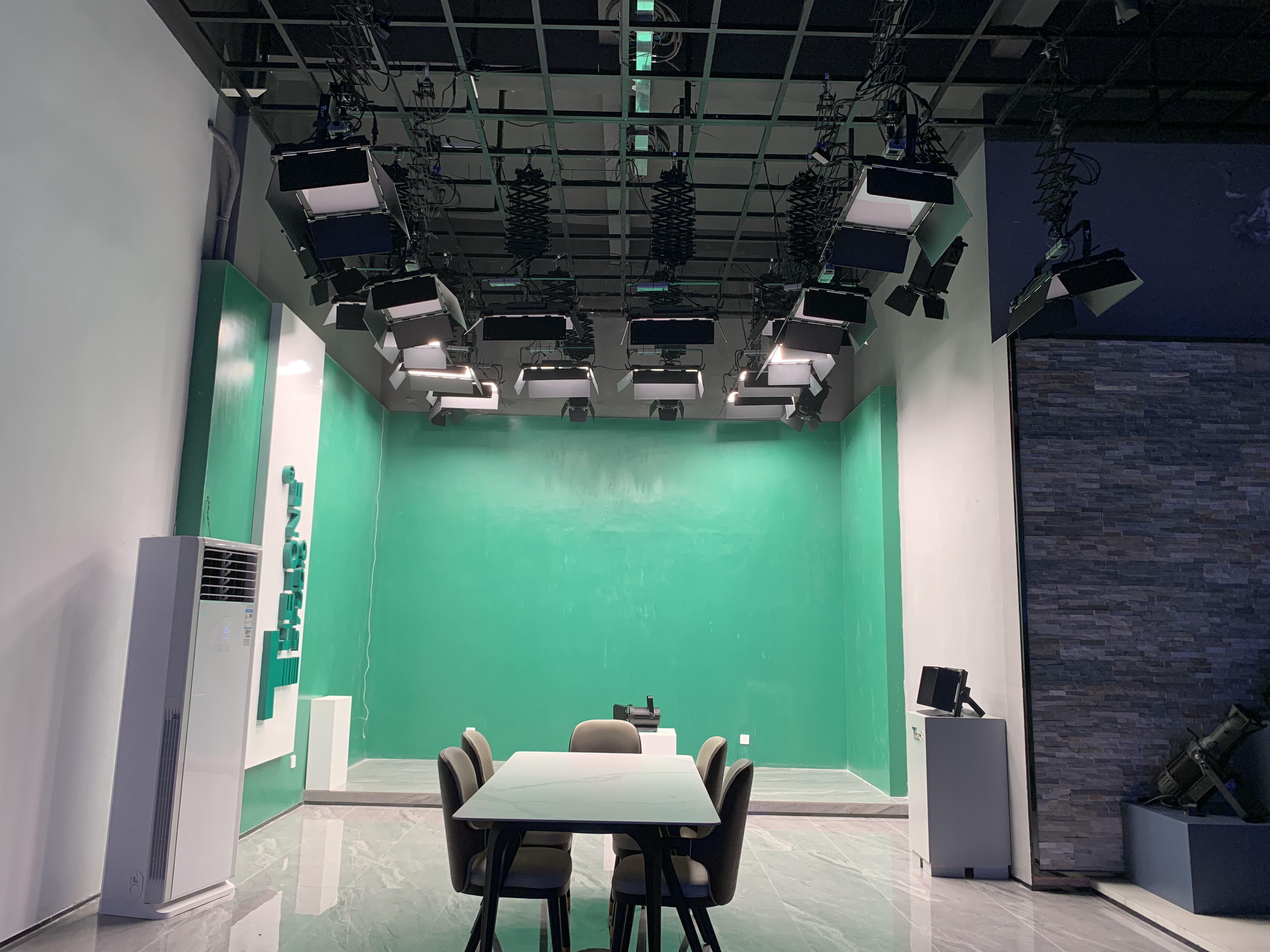 ¿Cómo debo elegir una luz de estudio LED fuitable?