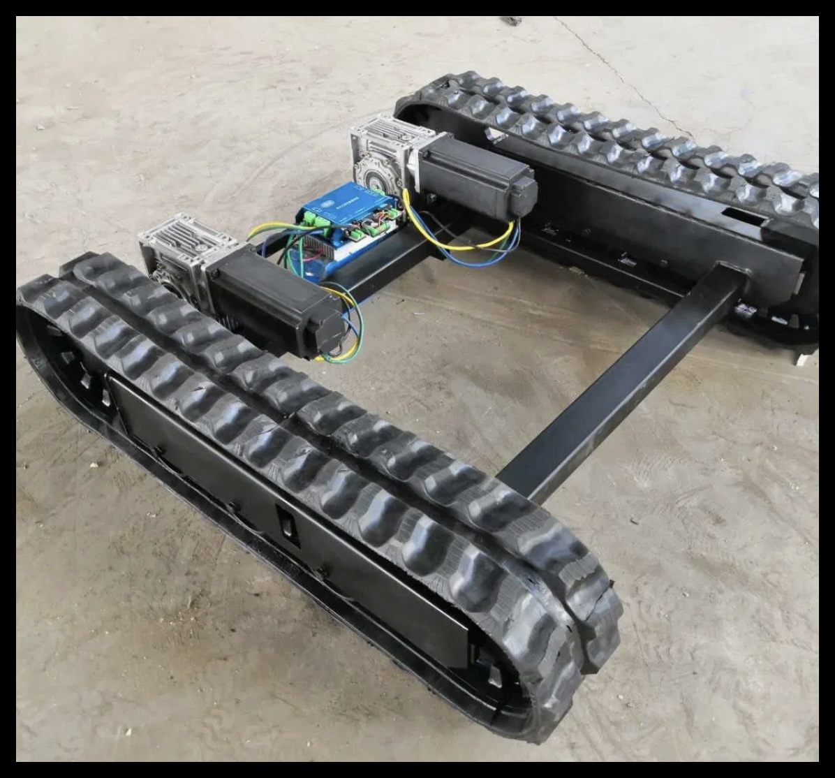 Remote Control Stair Climbing Robot High Speed Ugv Crawler Chassis Large Tracked Vehicle Rubber Tracked Crawler Platform