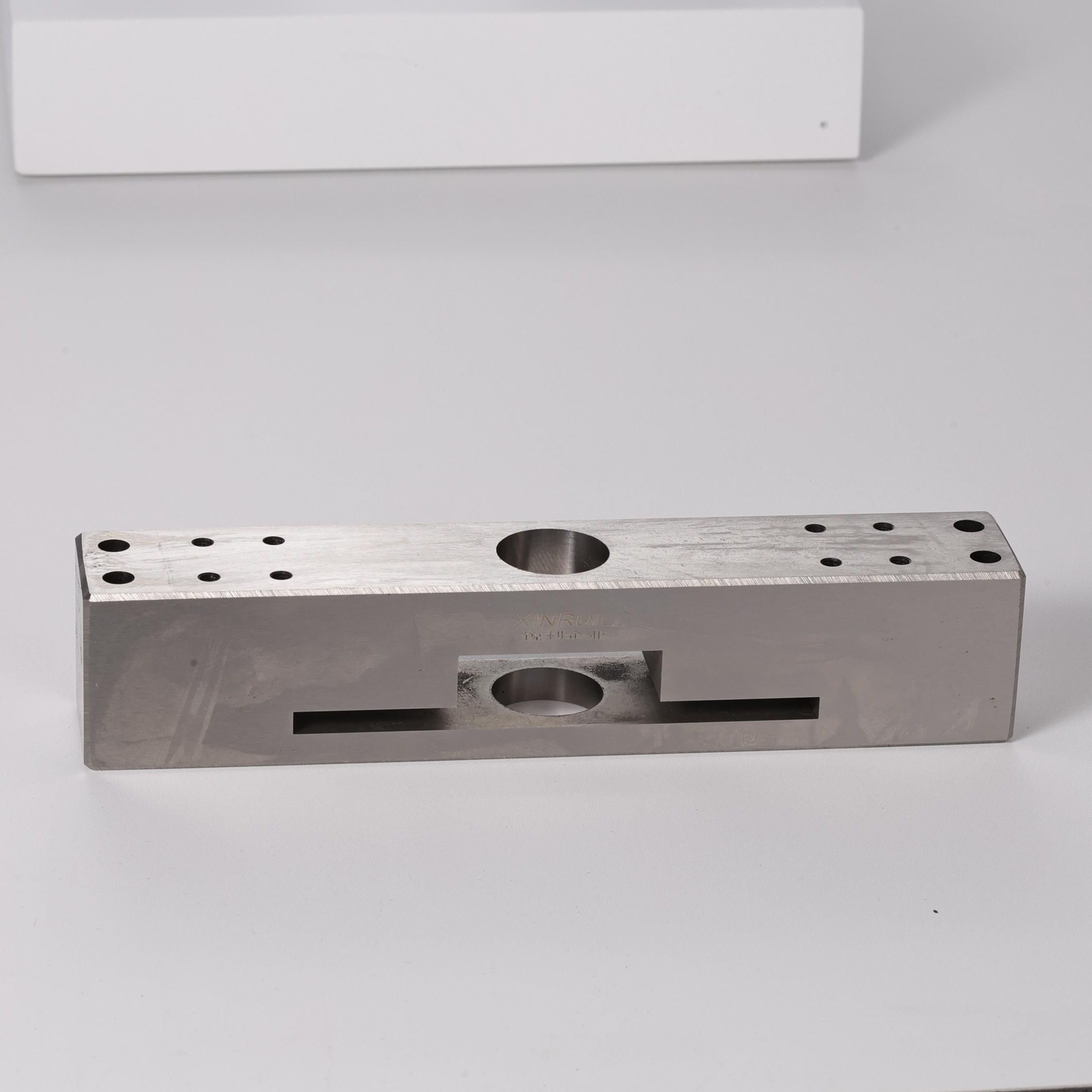 用于袋孔冲压的精密冲压工具——经久耐用、便于开启包装的冲压模具