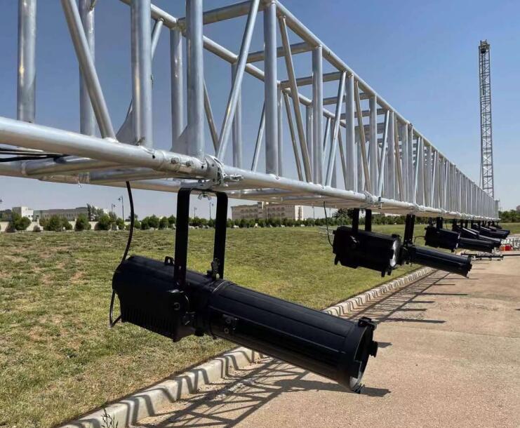 Spotlight elipsoidal y de Fresnel LED a todo color en actividades al aire libre