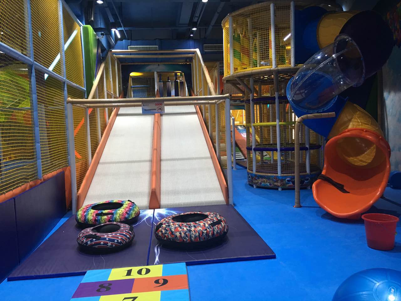 La guida non convenzionale ai campi da gioco indoor per bambini