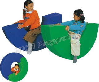 Anak -anak bermain spons mate playground 1097b