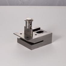 精密冲压模具零件，用于在包装袋上制作易撕开口