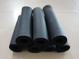 Tuyau A/C de tube d'isolation en caoutchouc noir NBR utilisé pour les pièces de réfrigération