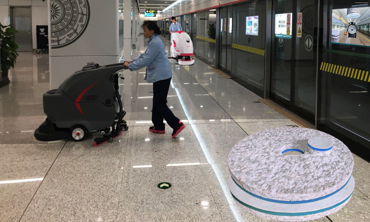 Beverage Stain Absorption Cleaning Pad for Anti-Slip Tiles in Gaps Beside Subway Platform Screen Doors - Fleence Fabric Combo Melamine Floor Pad.jpg