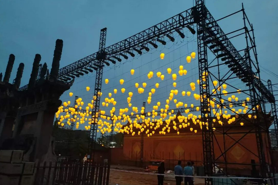 Las luces de perfil de One Studio le dan al Templo Confuciano Deyang nuevo encanto
