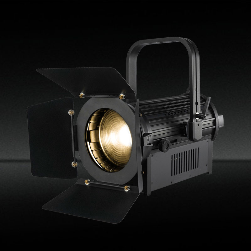 ¿Qué características debería comprobar antes de comprar una luz LED Fresnel?