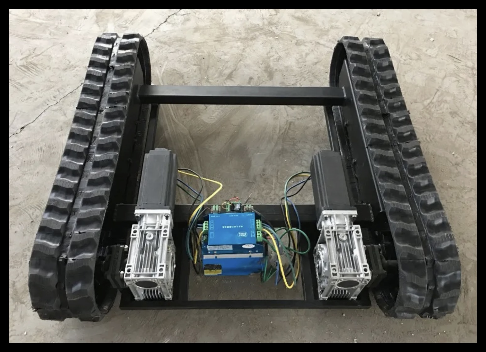 Remote Control Stair Climbing Robot High Speed Ugv Crawler Chassis Large Tracked Vehicle Rubber Tracked Crawler Platform