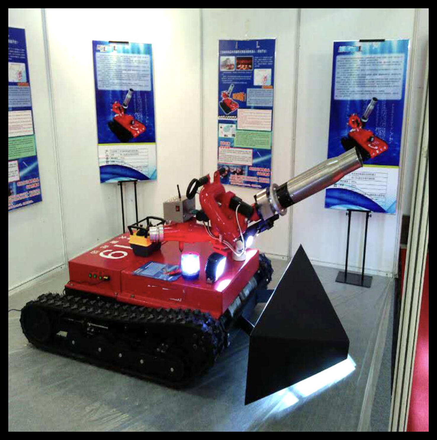 Remote Control New Design Professional Quick Charging Modular Stealthy Fire-Fighting Robot