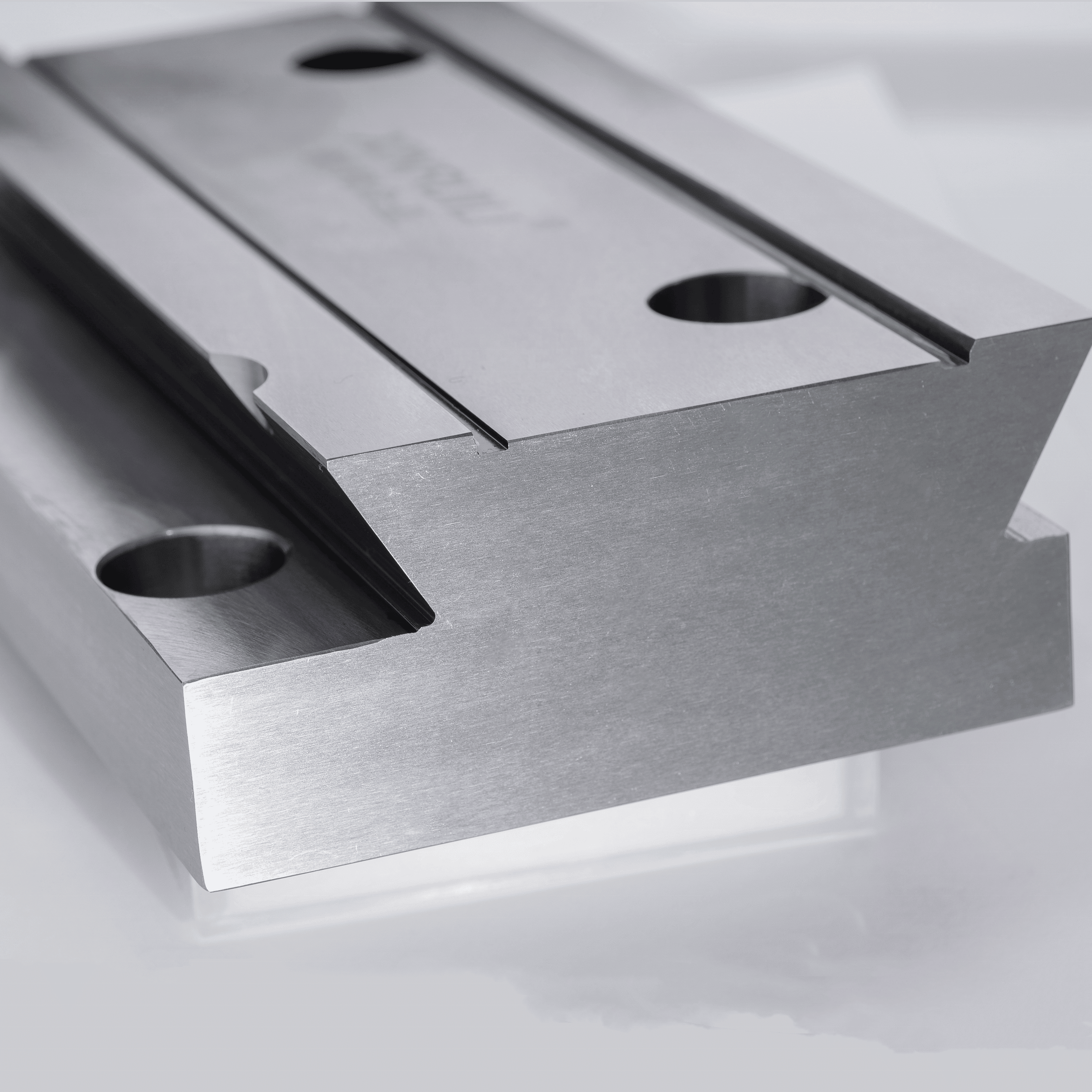 Precision Pneumatic Knife Holder for Efficient Slitting Tasks