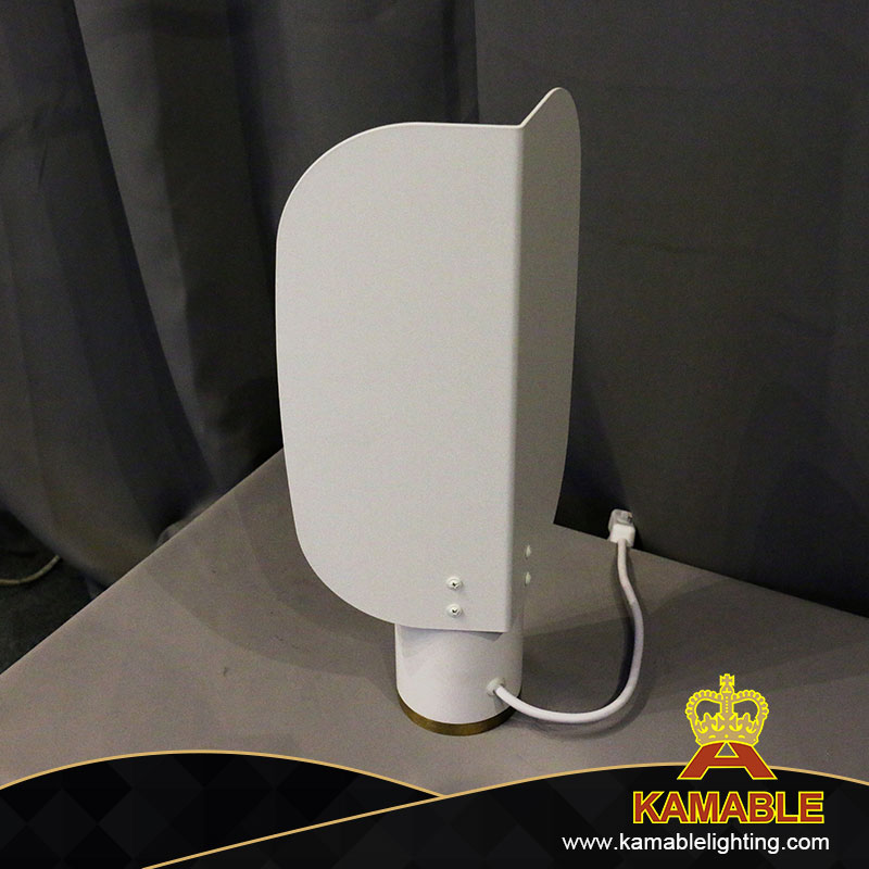 Современная популярная белая металлическая декоративная настольная лампа для спальни (KYS-19T)
