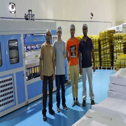 联强集团成功安装调试了吸塑机