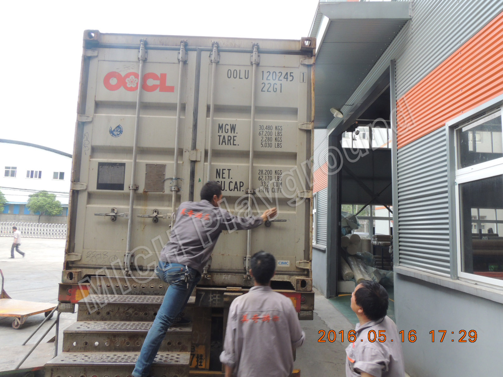 M16068 pemuatan kontainer 12