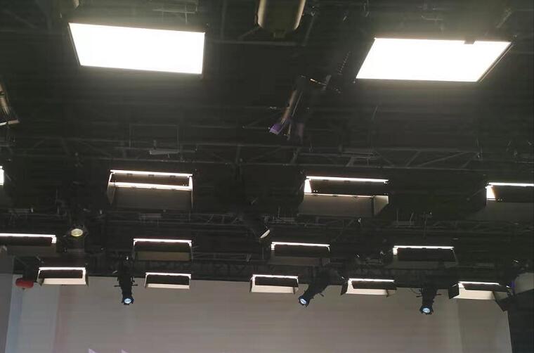 Habilidades de diseño e instalación de iluminación de estudio de televisión