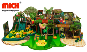 Grande Centro de brincadeira para crianças com tema da selva interior