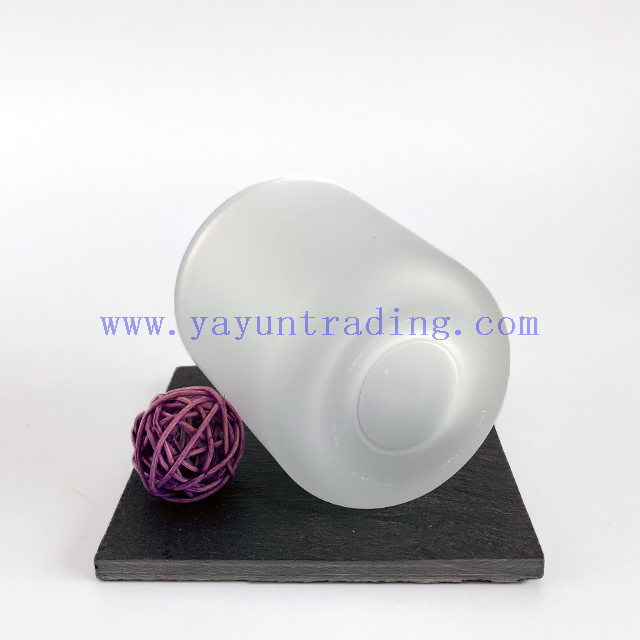 Classical Color Sprayed Matte White Glass Candle Vessel With Wooden Lids