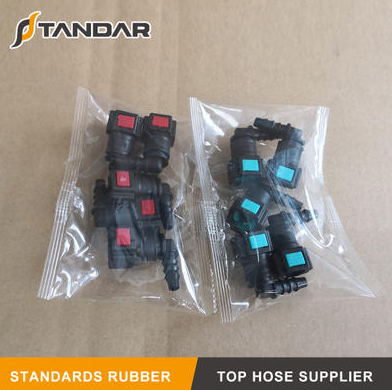 ¿Cuáles son las características del conector rápido de la tubería de combustible?