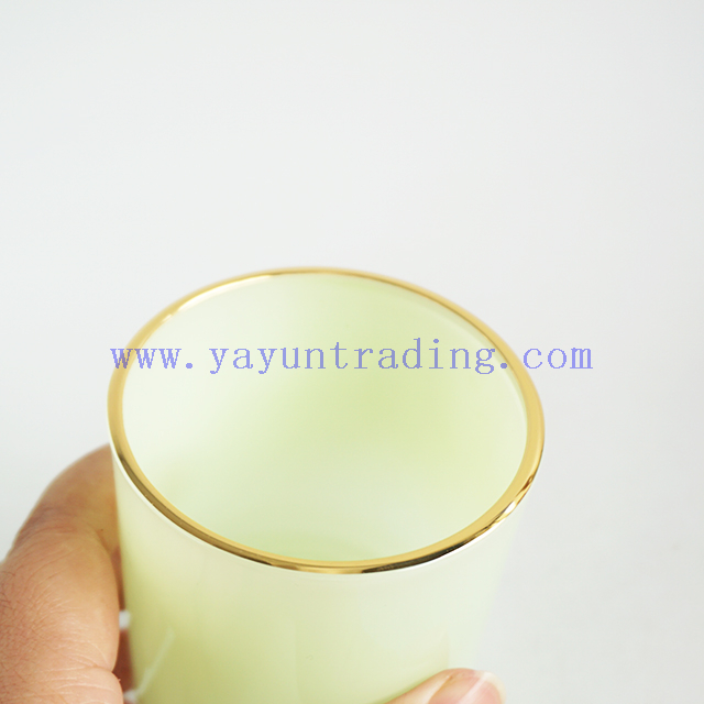 Wholesale Yayun New Design Cylinder Grass Green Candle Jars Gold Silver Rim Candle Vessels for Christmas 