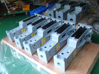 Excavator CAT352F hydraulic hammer