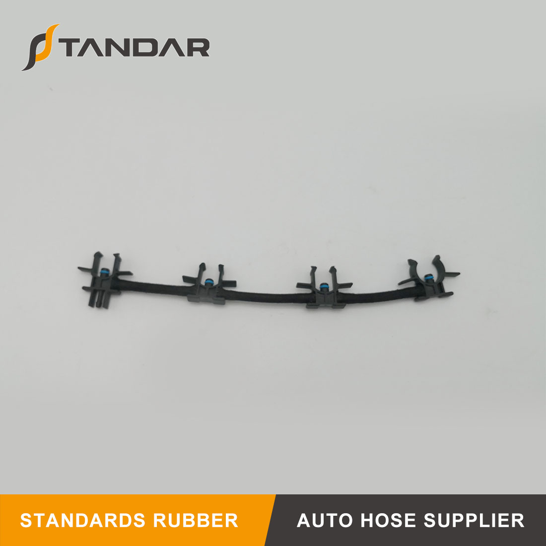 Tubo de combustible atras de las boquillas